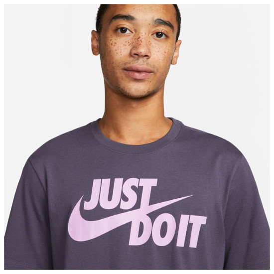 Nike Ανδρική κοντομάνικη μπλούζα Sportswear Just Do It Swoosh Nike Ανδρική κοντομάνικη μπλούζα Sportswear Just Do It Swoosh